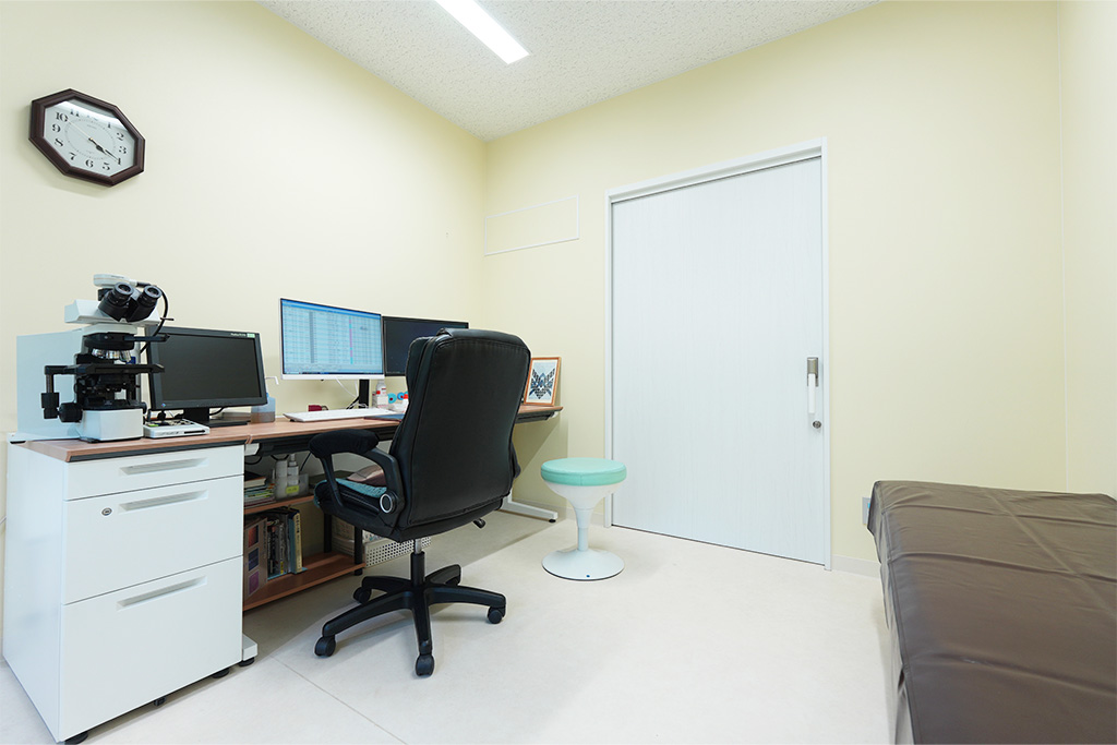 診察室（皮膚科）